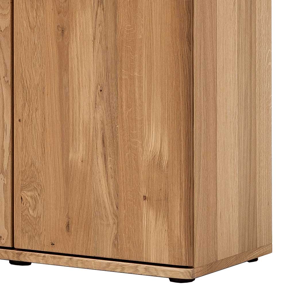 Unterer Bereich des Massivholzschranks mit robustem Sockel und kleinen Möbelfüßen – Crupean
