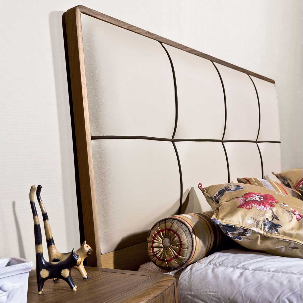 Dreiteiliges Designbett Set mit gepolstertem Kopfteil und passendem Nachttisch – Zalto