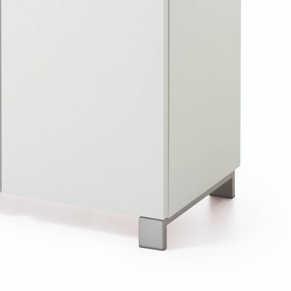 Standfuß des weißen Garderobenschranks in Grau, stabil und modern designt – Danita
