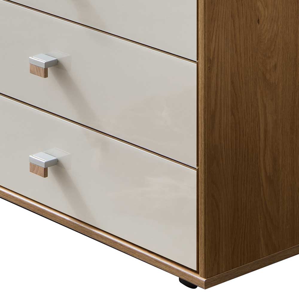 Beige Kommode mit glänzenden Glasfronten, Seitenansicht der dunklen Holzpaneele und Griffe – Emdsiva