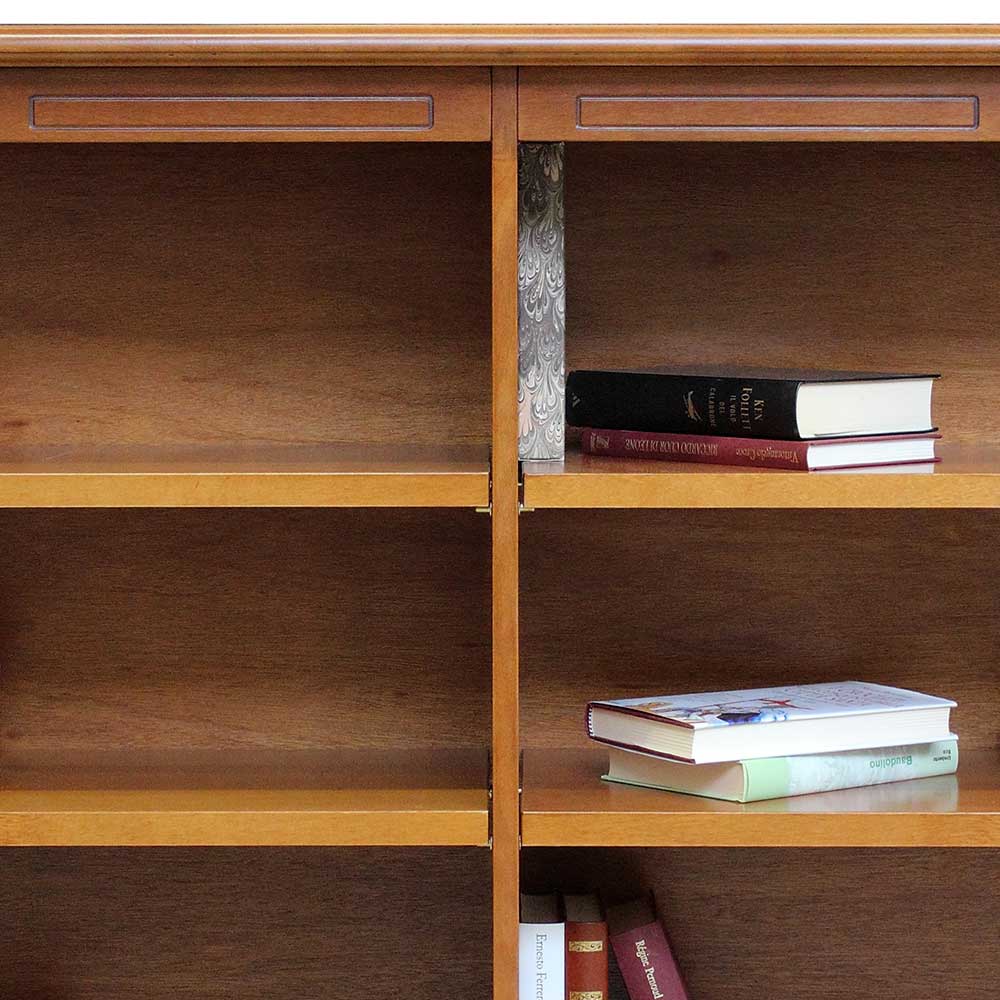 Mittlere Fächer vom eleganten Holzregal in Nussbaum Braun für Wohnzimmer und Büro – Kimms