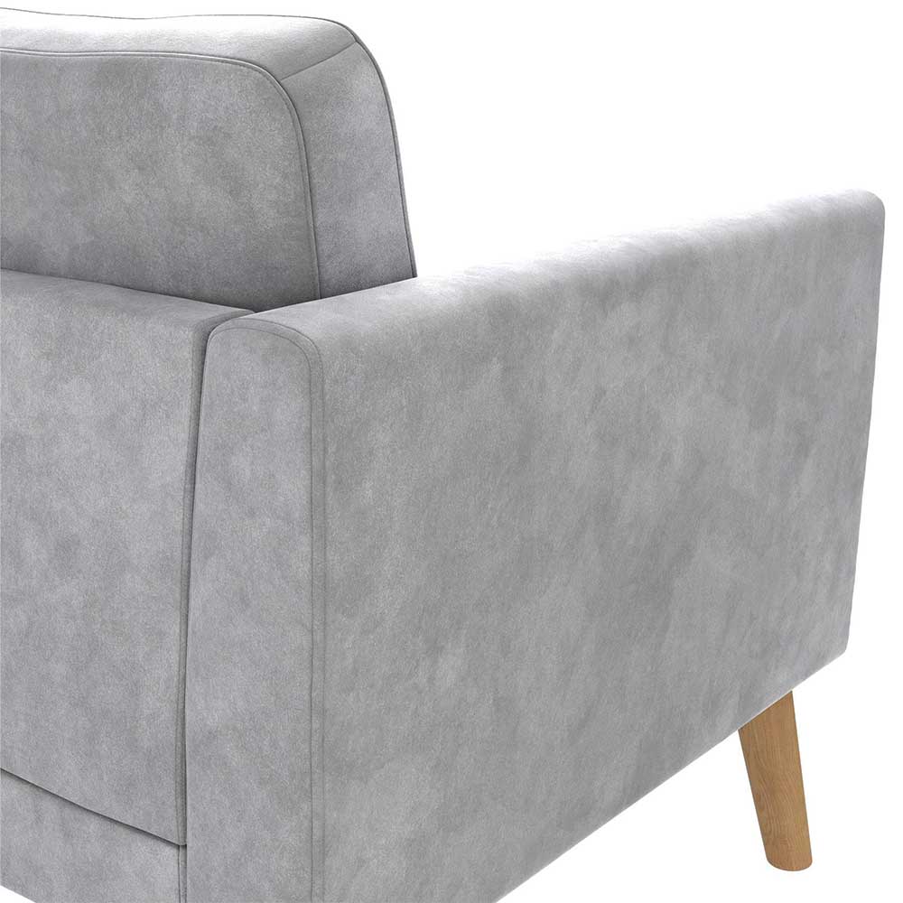 Oberansicht der breiten, gepolsterten Armlehne des hellgrauen Samtsofas – Gonlamo
