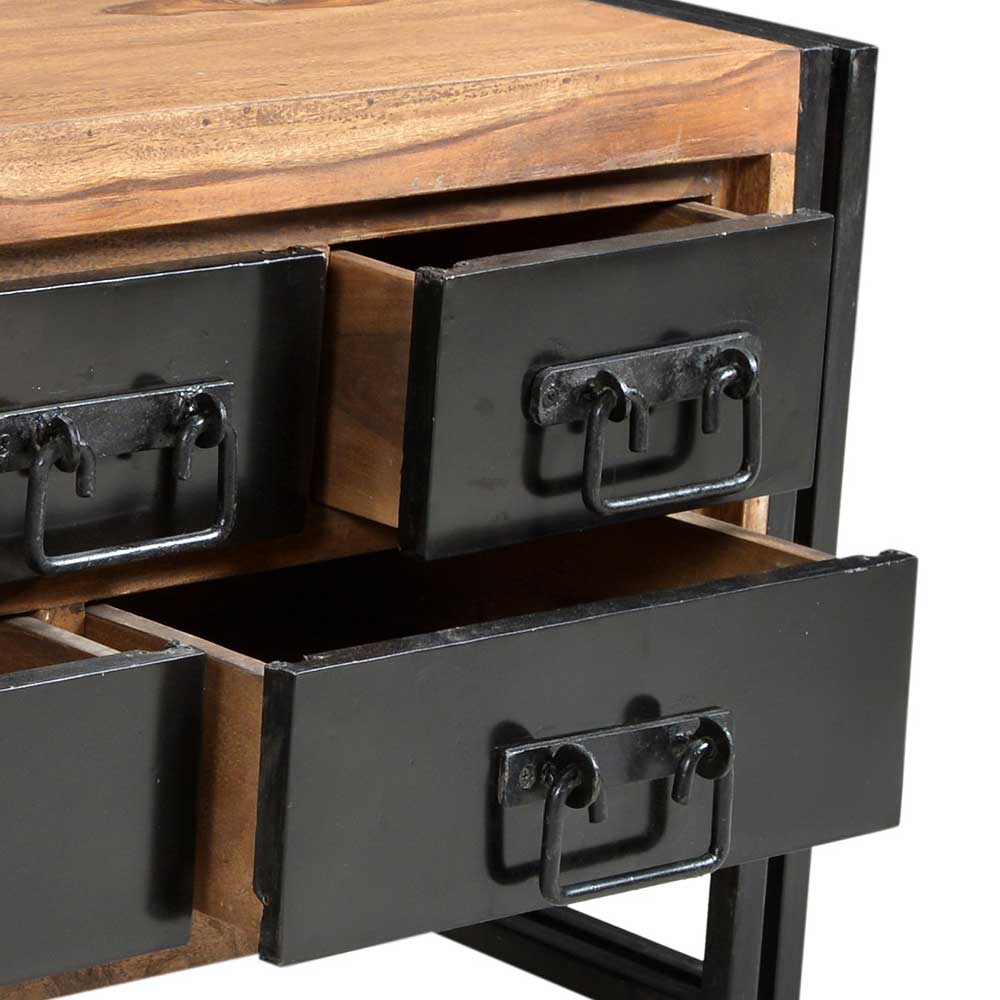 Offene Schubladen des Couchtisches mit Holzinterieur und schwarzen Metallgriffen – Mendoza