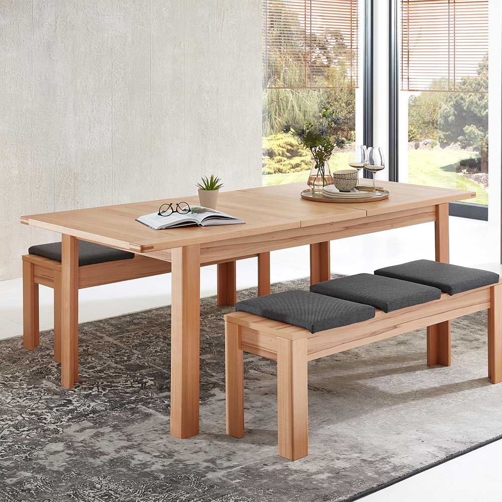Massiver Esszimmertisch aus Kernbuche ausziehbar mit Holzbänken und grauen Sitzkissen – Amyonta
