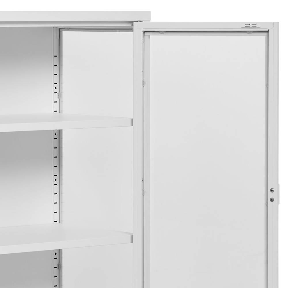 Höhenverstellbare Einlegeböden und Scharniere in weißer Stahlvitrine – Sancrez