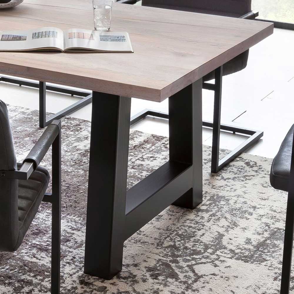 Industrial Style Tisch Ultima mit Eichenplatte gekälkt