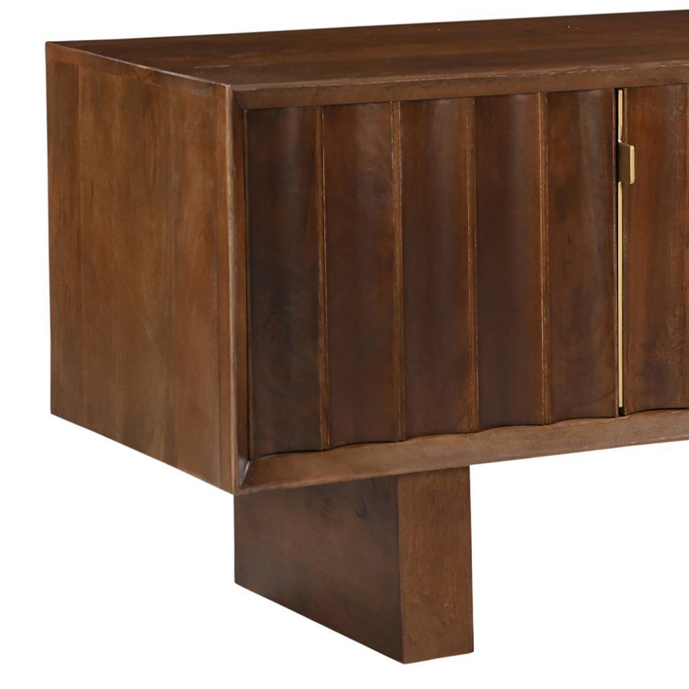 Seitenansicht des TV Lowboards aus Massivholz Mangoholz mit robusten Holzfüßen – Tanky