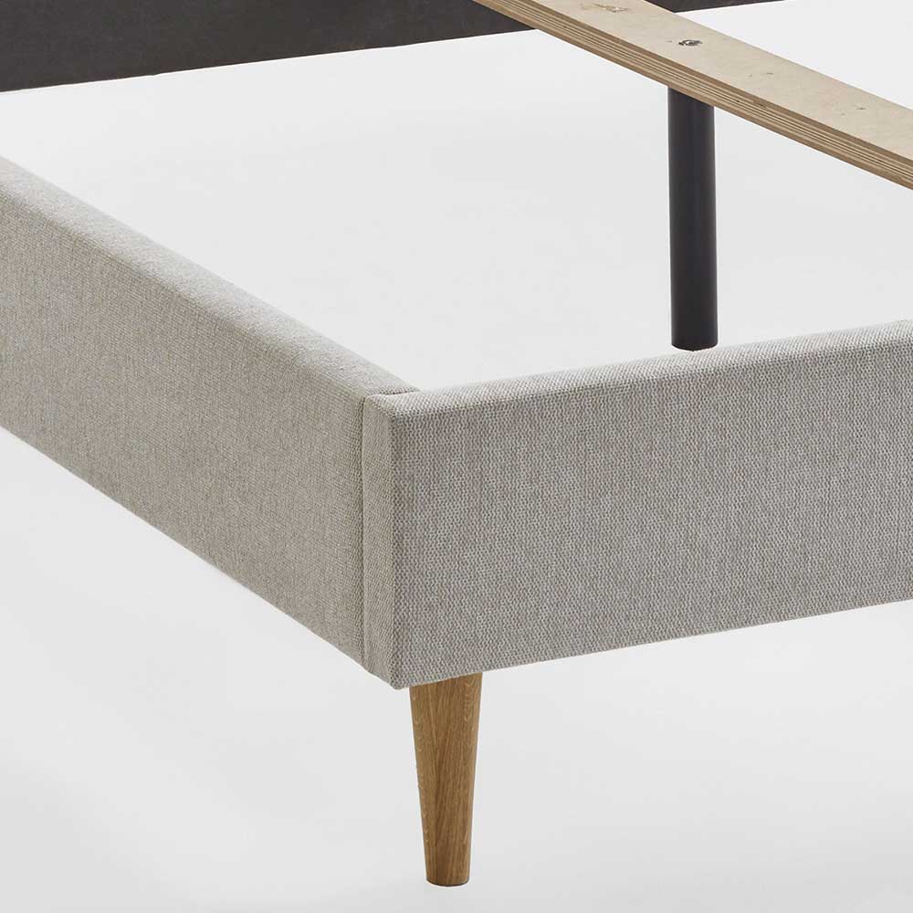 Stoff Doppelbett in Creme mit Holzbeinen - Linvares